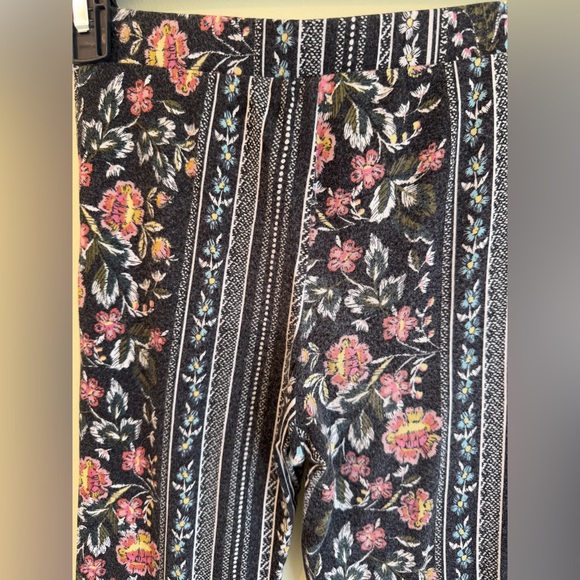 Art Class Black and Pink Floral Flare Pants *GOOD USED CONDITION* - Picture 5 of 6